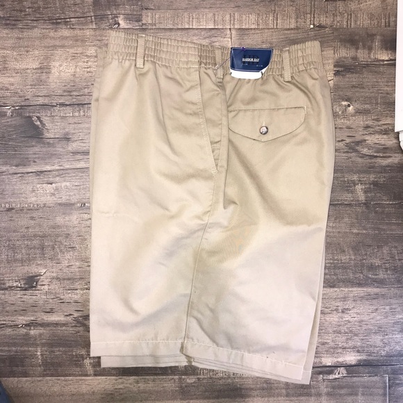 Khaki shorts - Picture 2 of 4